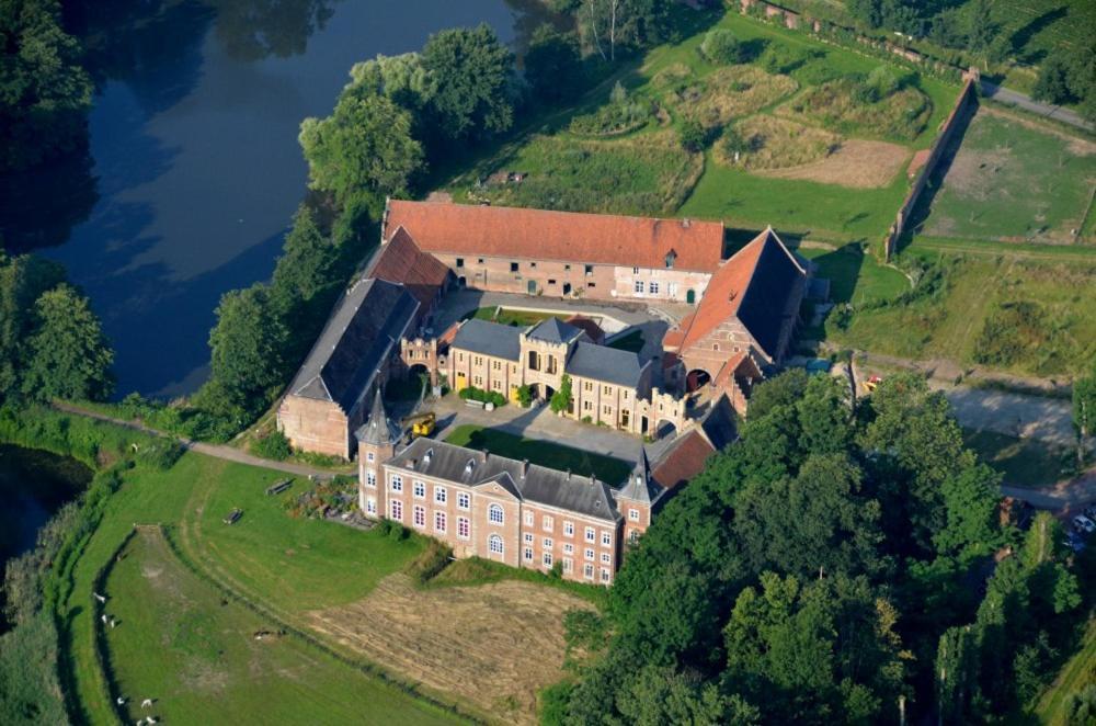 Kasteel Nieuwenhoven Apartment Синт-Тройден Екстериор снимка